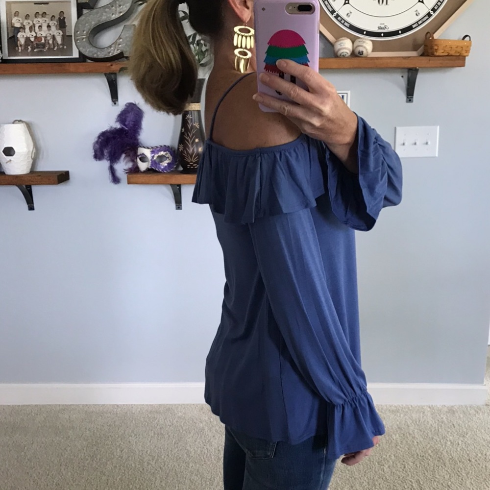 1 SMALL Long Sleeve, Cold Shoulder Top - Picture 5 of 8